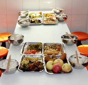 少林武术学校重视学校火食质量