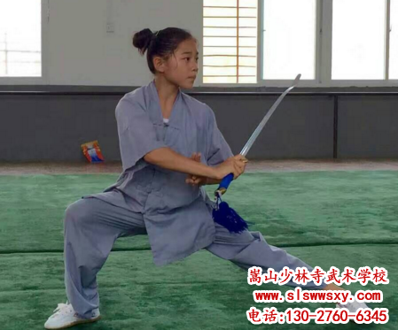 女孩习武成为少林武术学校的一道亮丽风景线