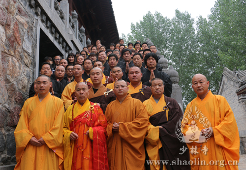 三十余书法家聚嵩山少林同抄转轮大藏经 嵩山少林武术学校