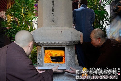 骨灰入塔仪式