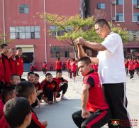 嵩山少林武校教练会体罚不听话的学生吗?